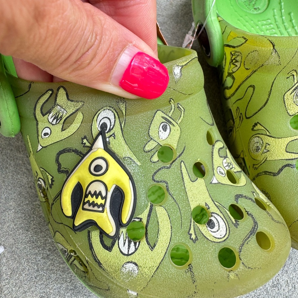 CROCS Green Slippers with Perforated Design and Rotating Heel Strap - Picture 2 of 5